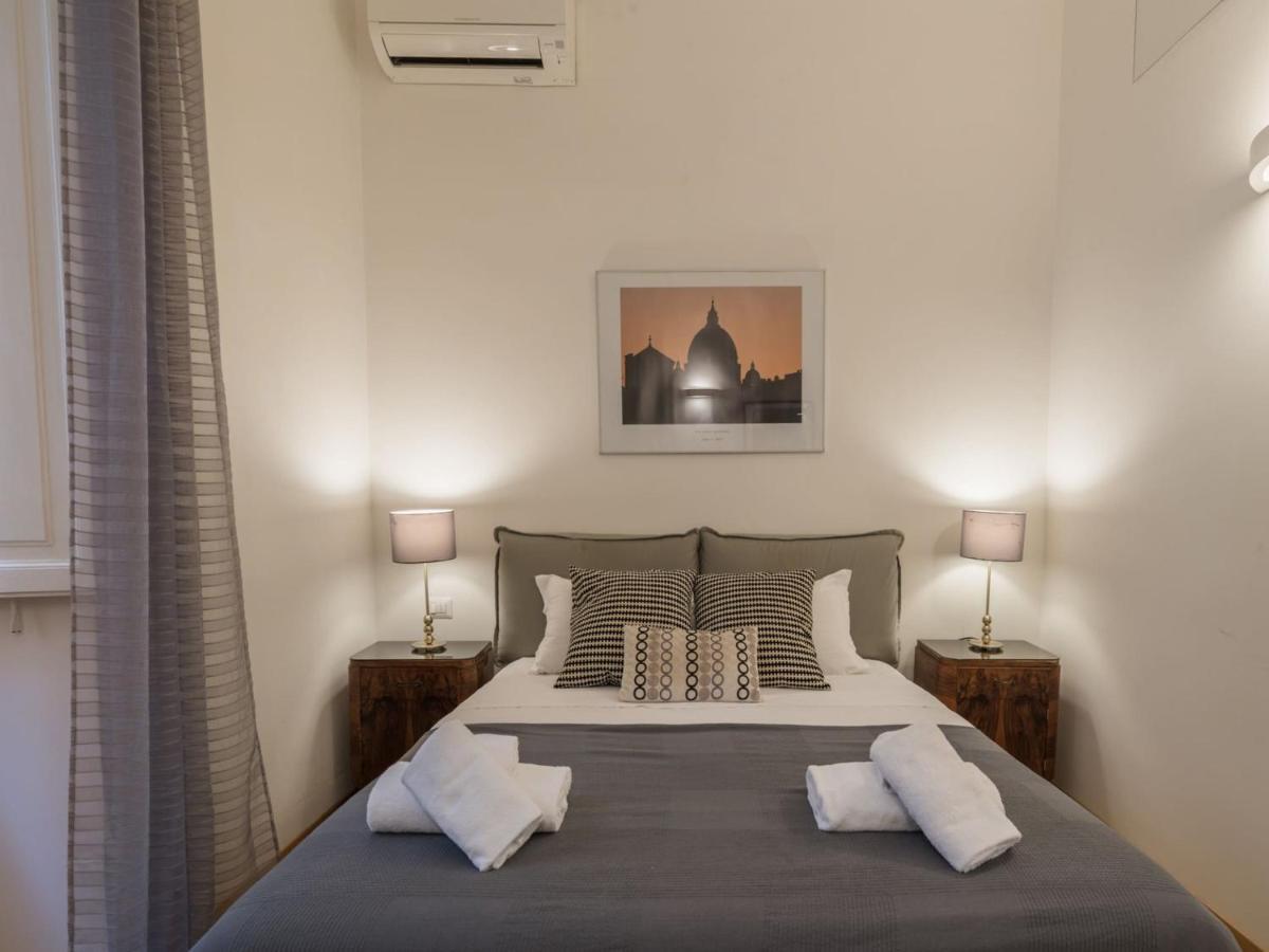The Best Rent - Elegant Flat Near Colosseum Рим Экстерьер фото