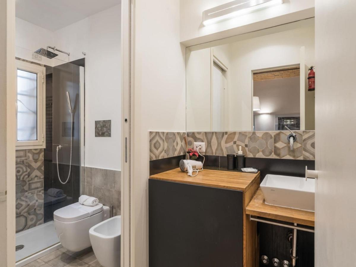 The Best Rent - Elegant Flat Near Colosseum Рим Экстерьер фото